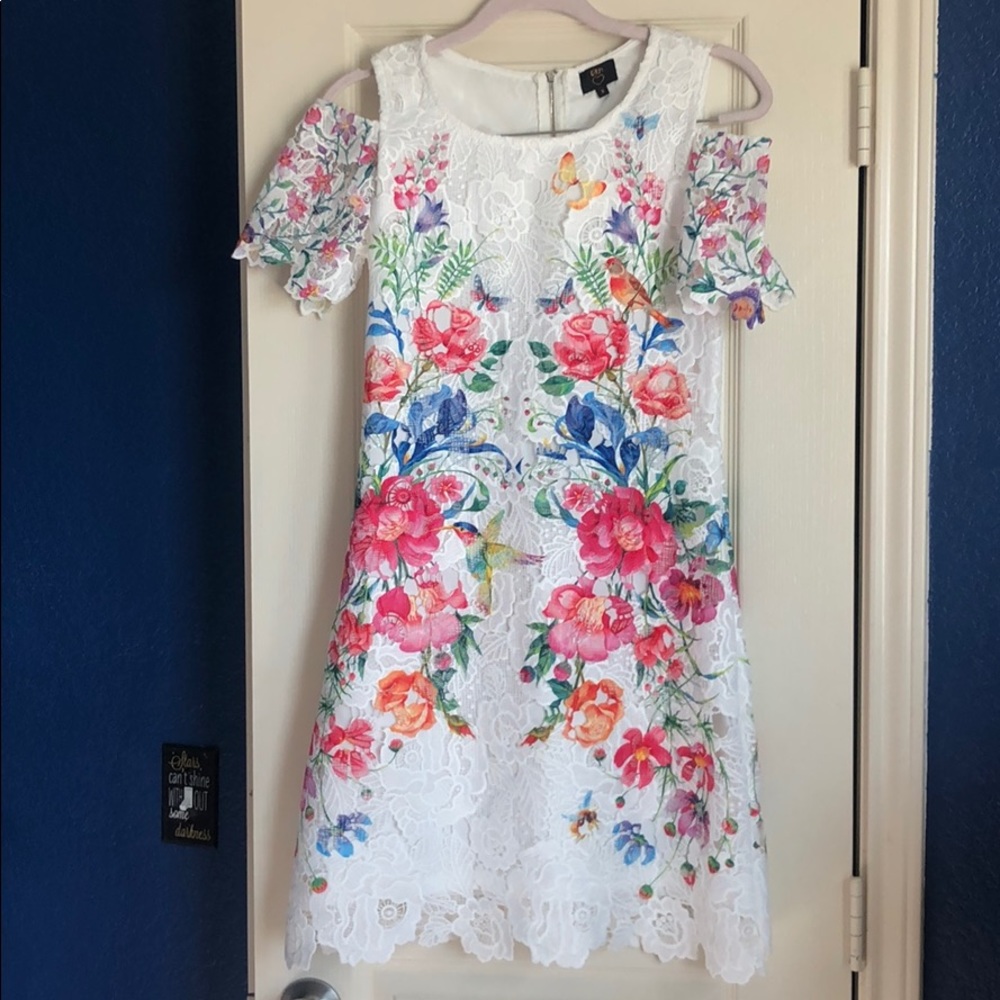 NWOT Floral embroidered white lace dress Small